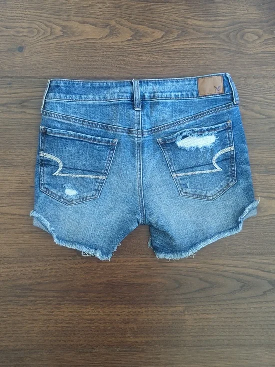 American Eagle Jean Shorts Tomgirl Stretch Size 2 - Size 6 Distressed - Picture 2 of 12